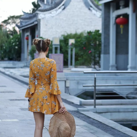 “Be Spring a Bouquet” (CLOSING CLOSET SALE) - Picture 3 of 7